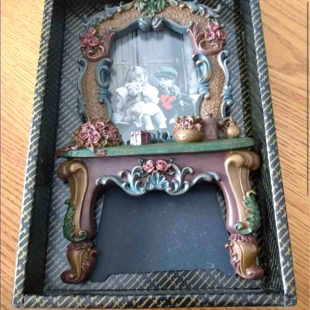New in box vintage style picture frame